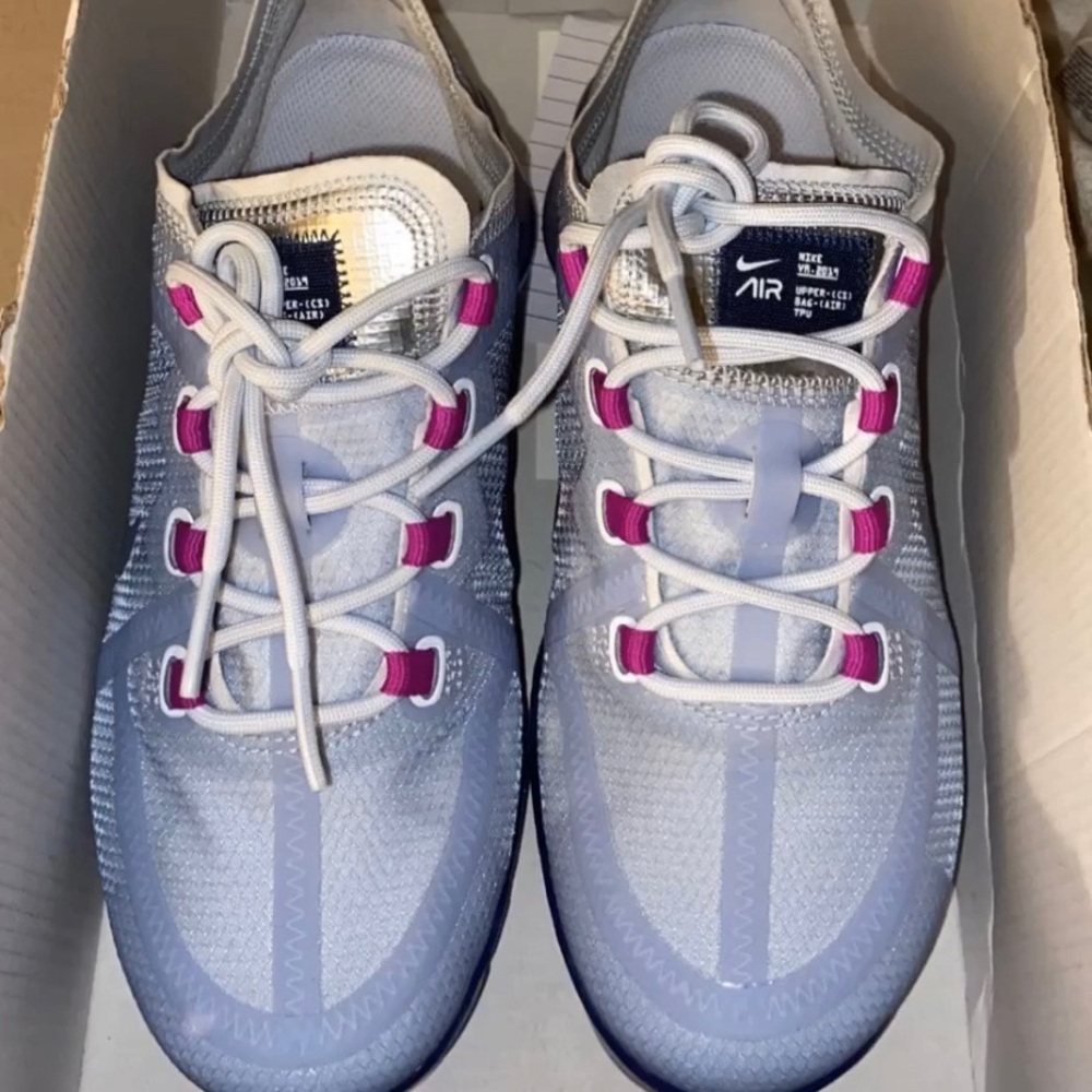 Women’s football grey nike vapormax